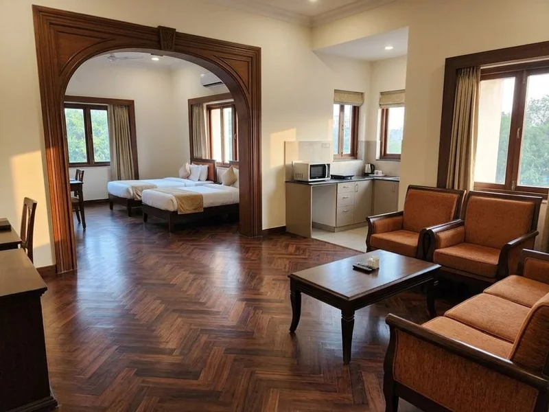 Spacious Apartment Suite for families at Hotel Aram